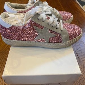 The Shoe Box Star Sneakers/ Meline Shoes